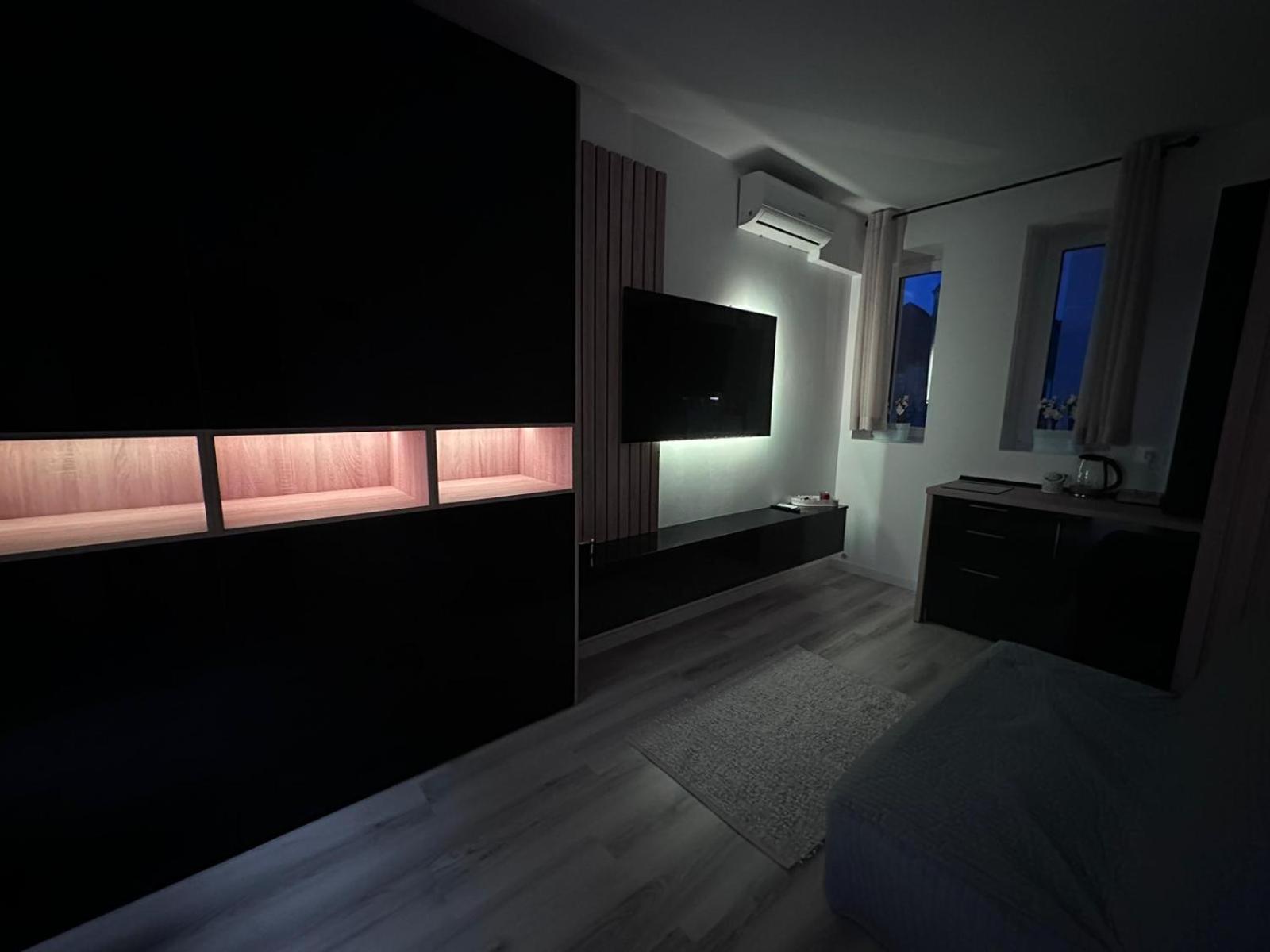 Luxury 1 Bedroom Apartment Bucharest Exterior photo