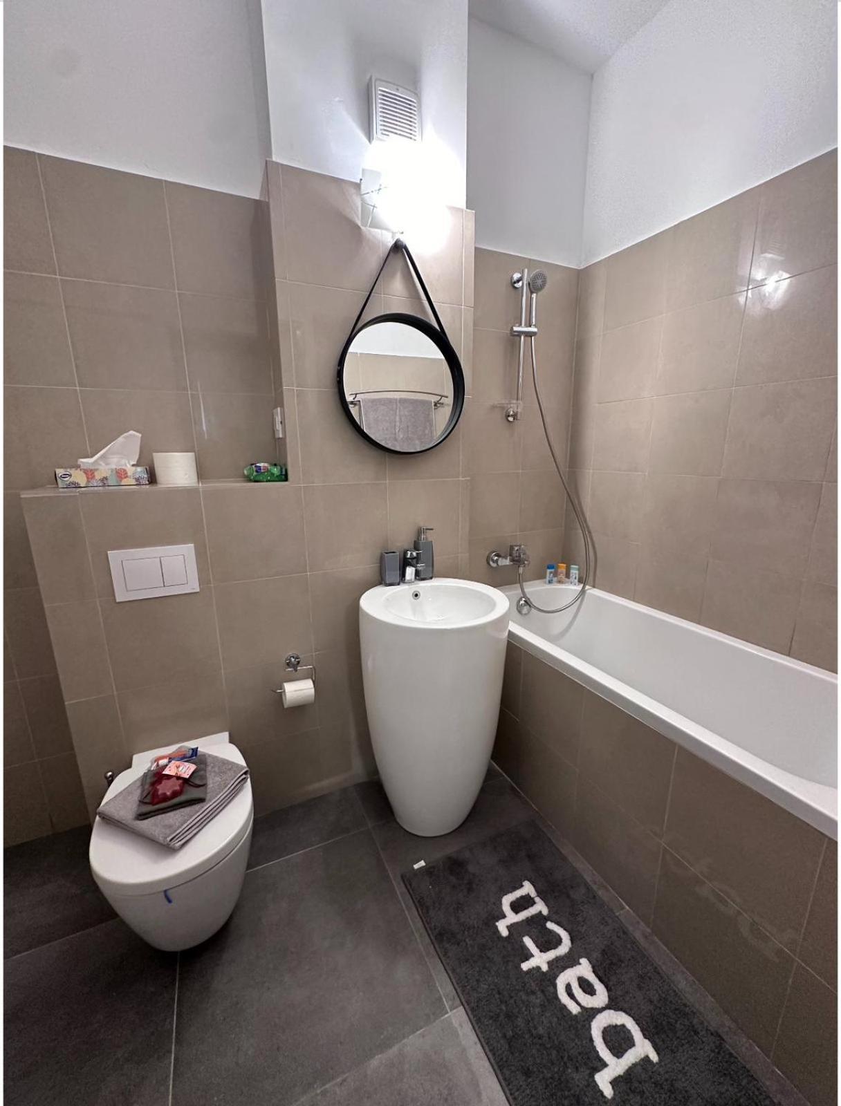Luxury 1 Bedroom Apartment Bucharest Exterior photo